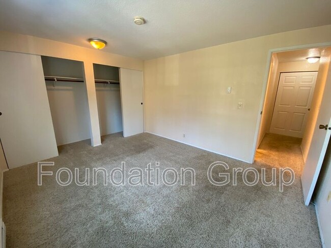 Building Photo - 938 N 100th St