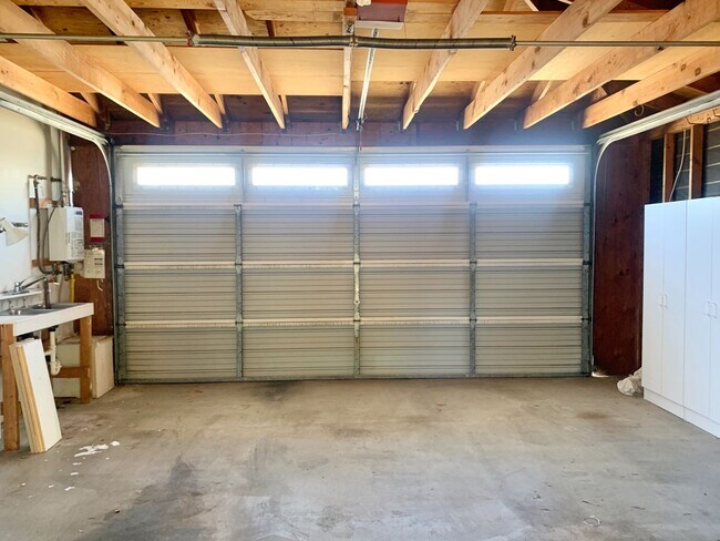 Building Photo - 140 G Ave