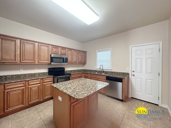 Building Photo - Stunning  3 Bedroom Townhouse in Fort Walton