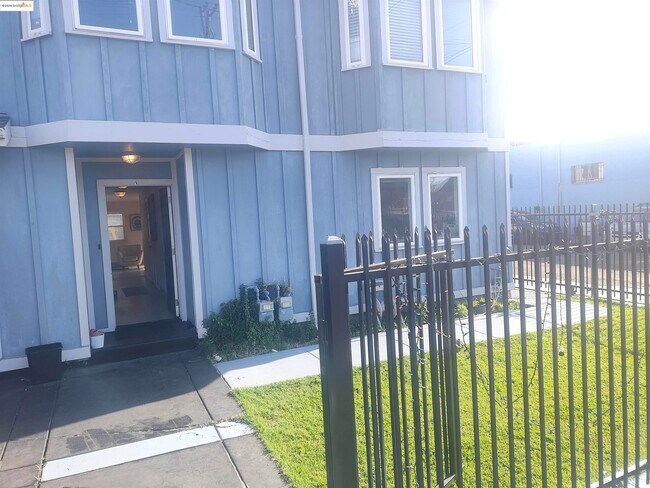Building Photo - 3532 San Leandro St