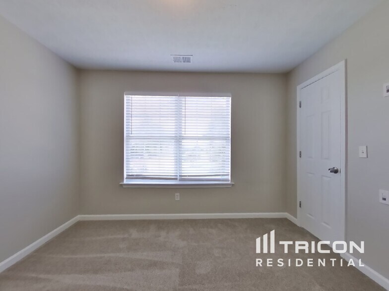 Building Photo - 1951 Hidden Valley Dr SW