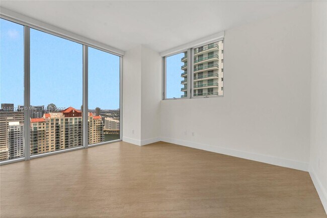 Building Photo - 1300 Brickell Bay Dr