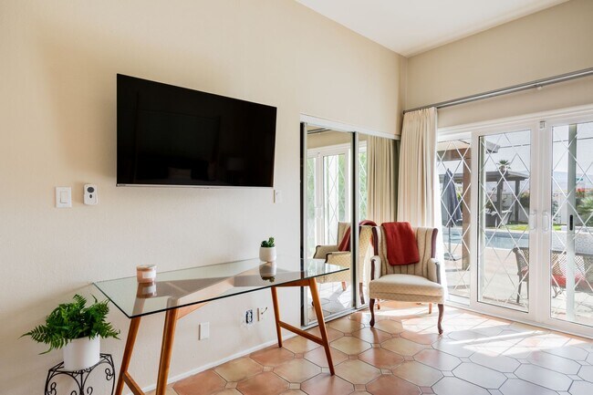 Building Photo - Movie Colony Oasis - Peaceful, Walk to Dow...