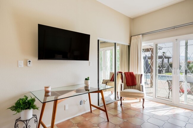 Building Photo - Movie Colony Oasis - Peaceful, Walk to Downtown (Monthly Only - No Long Term)