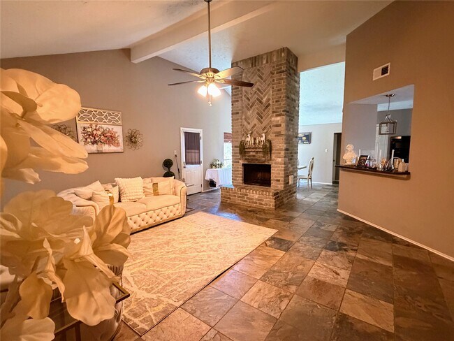 Building Photo - 2022 Creek Valley Ln