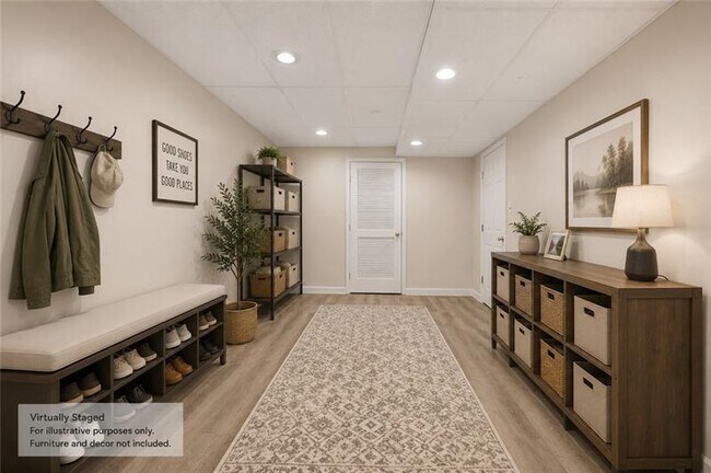 Building Photo - 724 Bush Dr