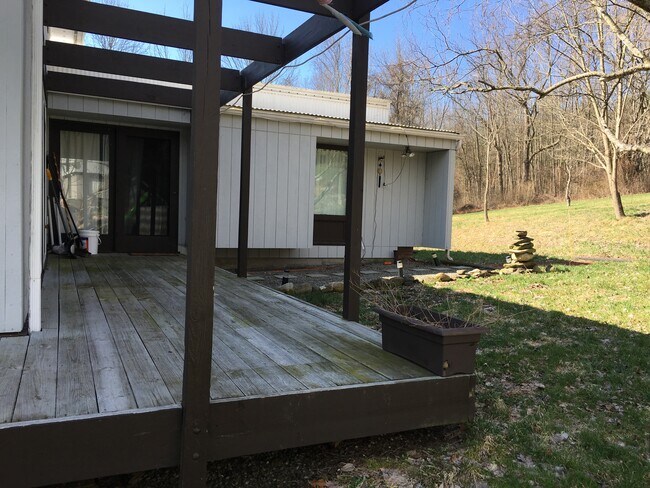 Entry Courtyard - 195 Calkins Rd
