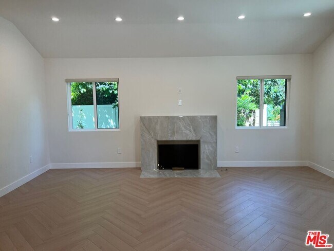 Building Photo - 13338 Magnolia Blvd
