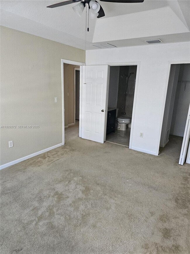 Building Photo - 2715 SE 15th Pl