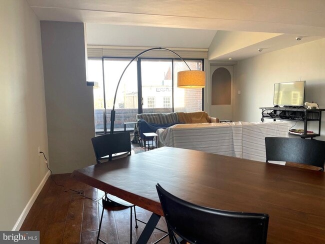 Building Photo - 28 Main St