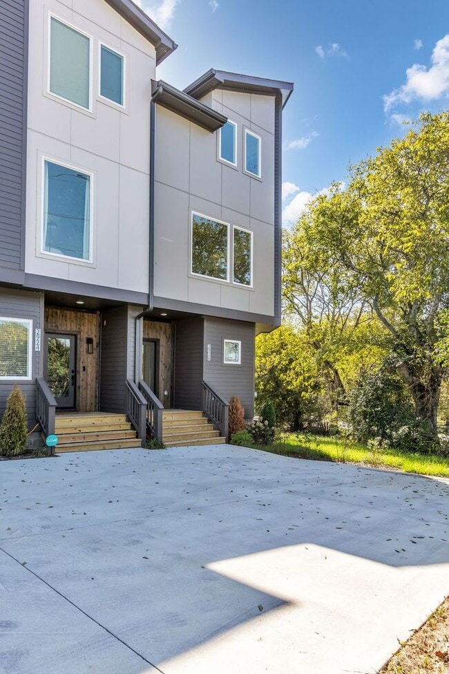 Building Photo - Amazing New Construction North Nashville!