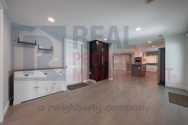 Building Photo - 1725 Crock Dr