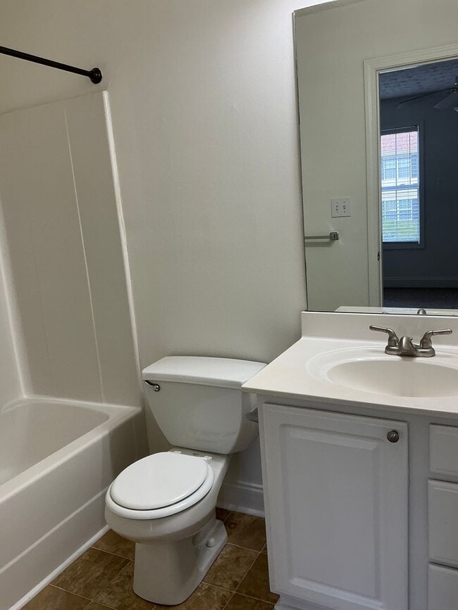 Building Photo - 2 BR 2.5 BA Condo in Gated Community- Mall...