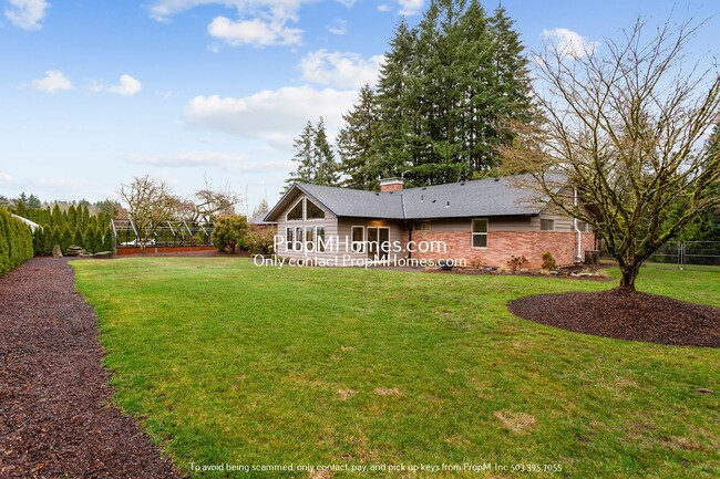 Building Photo - Stunning 3-Bedroom Mid-Century Modern Home...