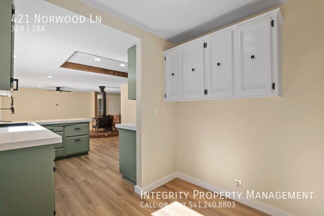 Building Photo - 421 Norwood Ln