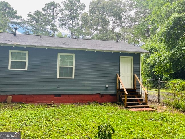 Building Photo - 3402 Old Fairburn Rd