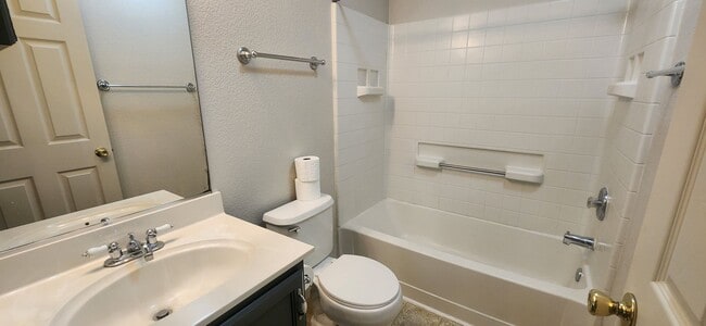 Building Photo - 3 Bedroom 2.5 bsthroom home in Gated Elk Grove Communtiy