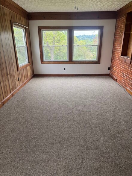 Building Photo - 260 Stricklers Ln