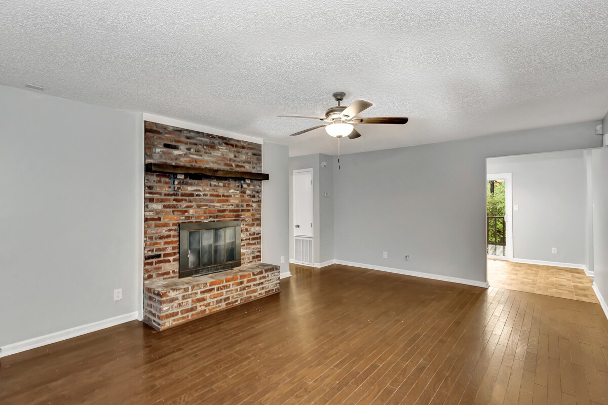 Building Photo - 3909 Fair Oak Ln SW