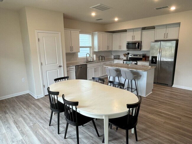 Building Photo - GREAT 3 bedroom 2.5 bath HOME IN WENDELL!