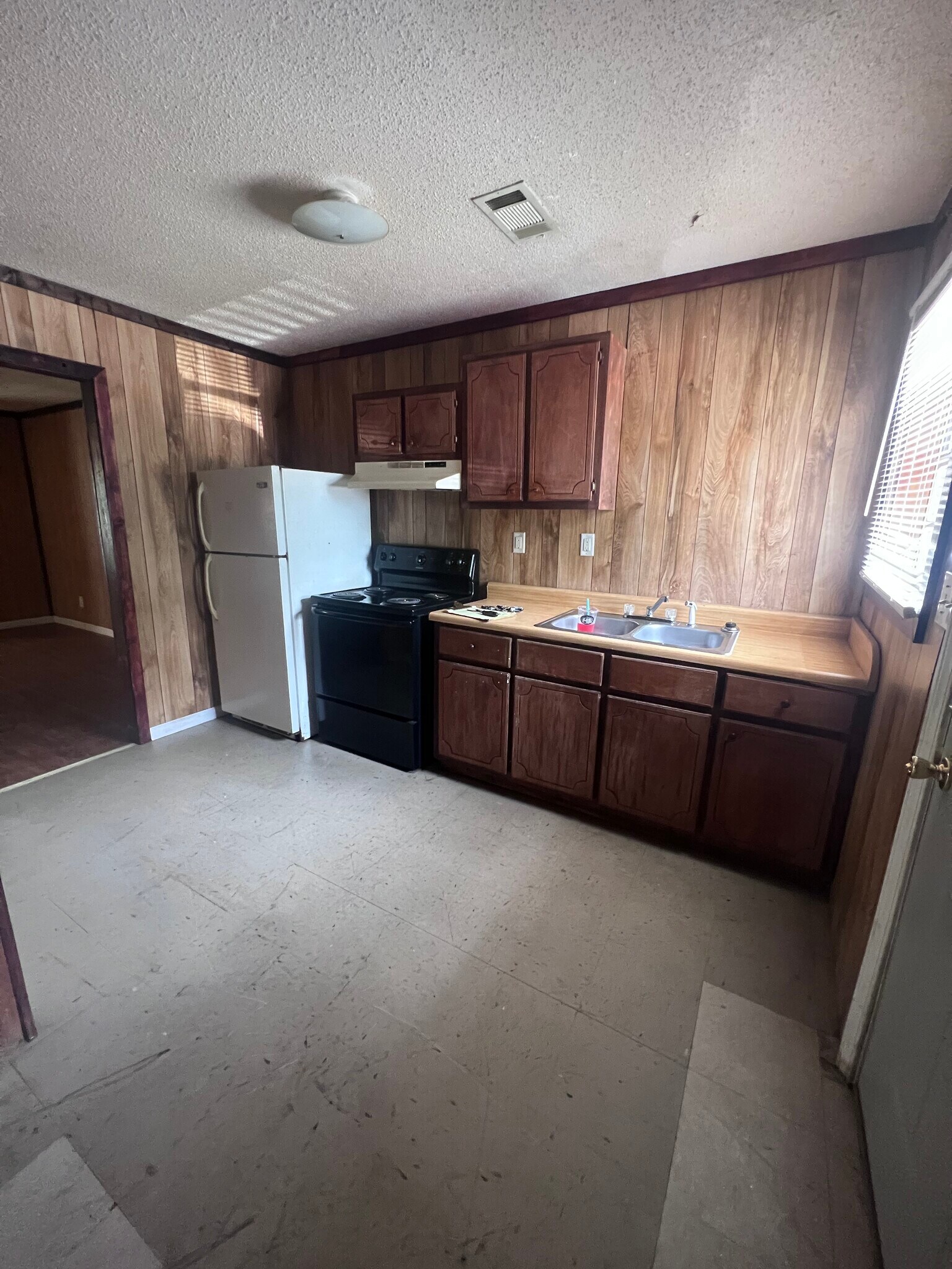 Building Photo - 101 Woods Dr