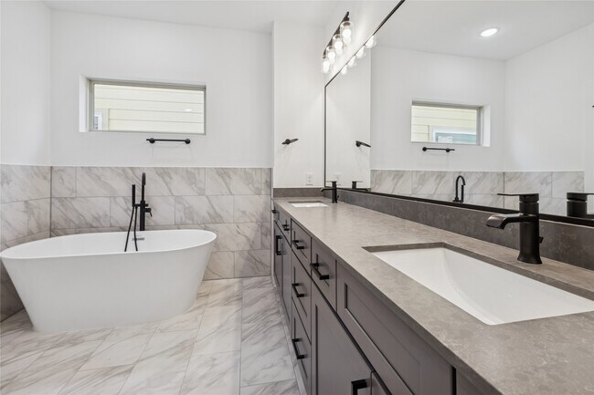 Building Photo - 113 Milby St