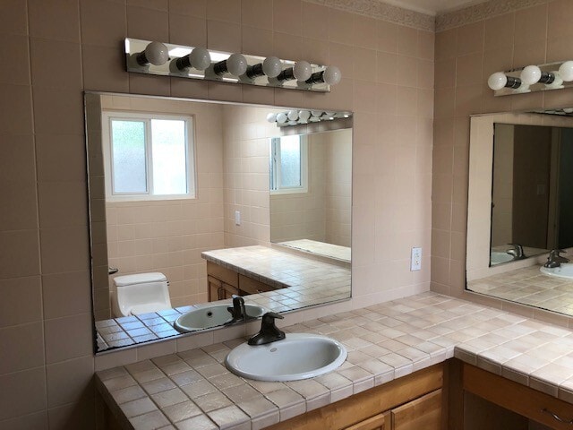 Building Photo - House: 4 Bedroom / 2 Bathroom - North Highlands (COMING SOON!!)