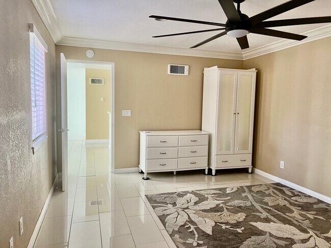 Building Photo - 3520 Lebon Dr