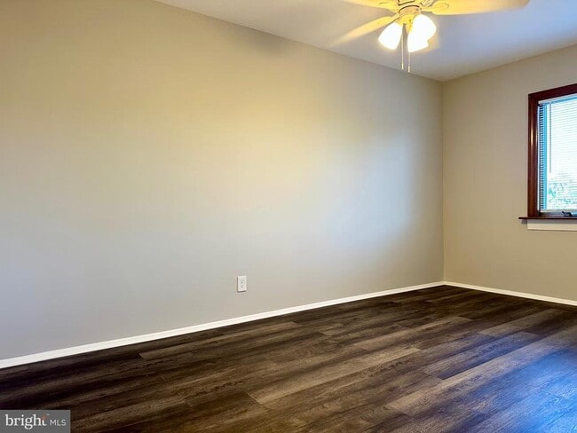 Building Photo - 313 Sweet Briar Ct