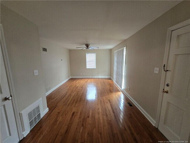 Building Photo - 479 McBain Dr