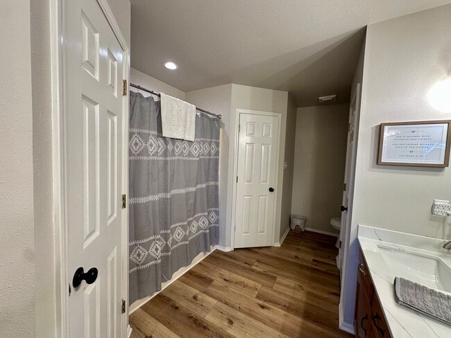 Building Photo - Welcome to this charming 3-bedroom, 2-bathroom home located in the heart of Russellville, AR.