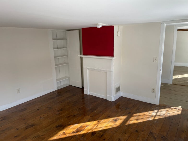 Building Photo - 300 NH-25