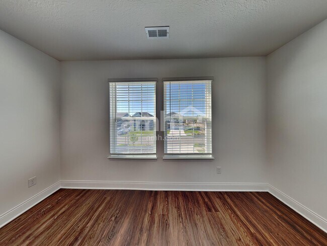 Building Photo - 8300 Northpoint Dr