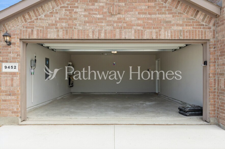 Building Photo - 9452 Mint Hill Dr