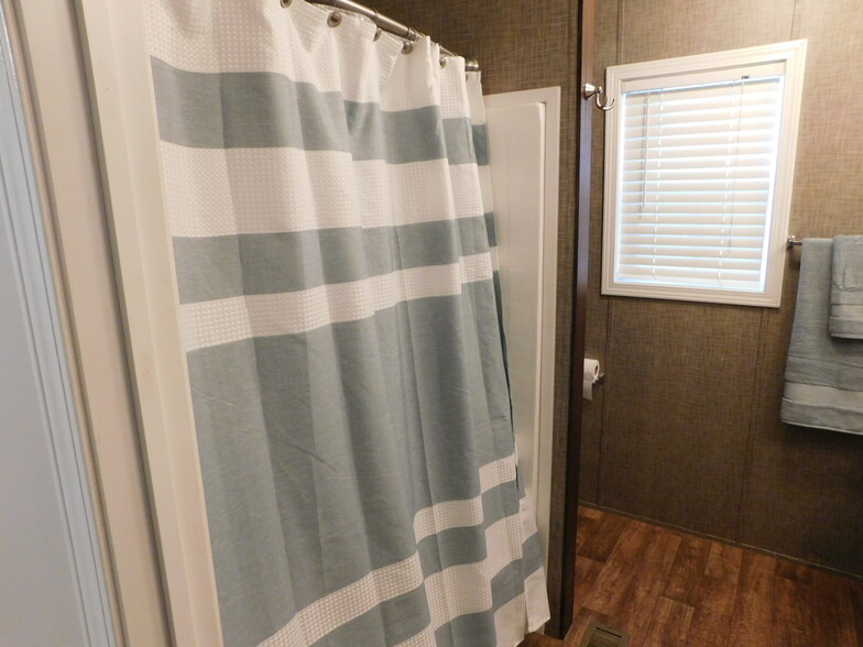 Master Bath - 112 Donald Dr