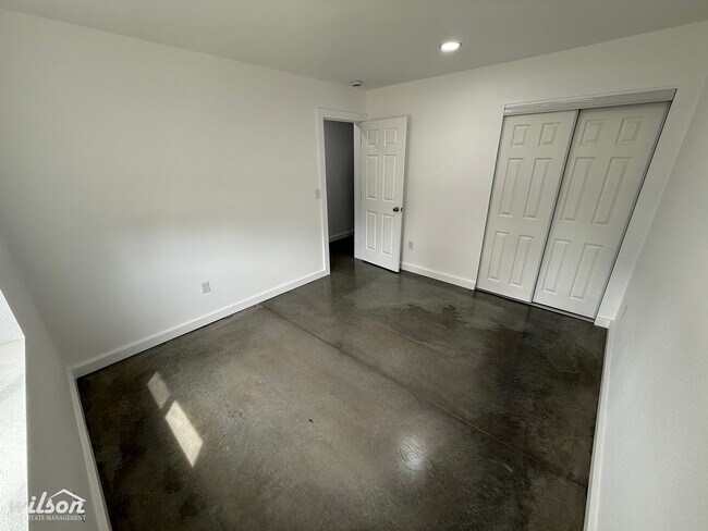 Building Photo - 2507-2509 S 47th Ave
