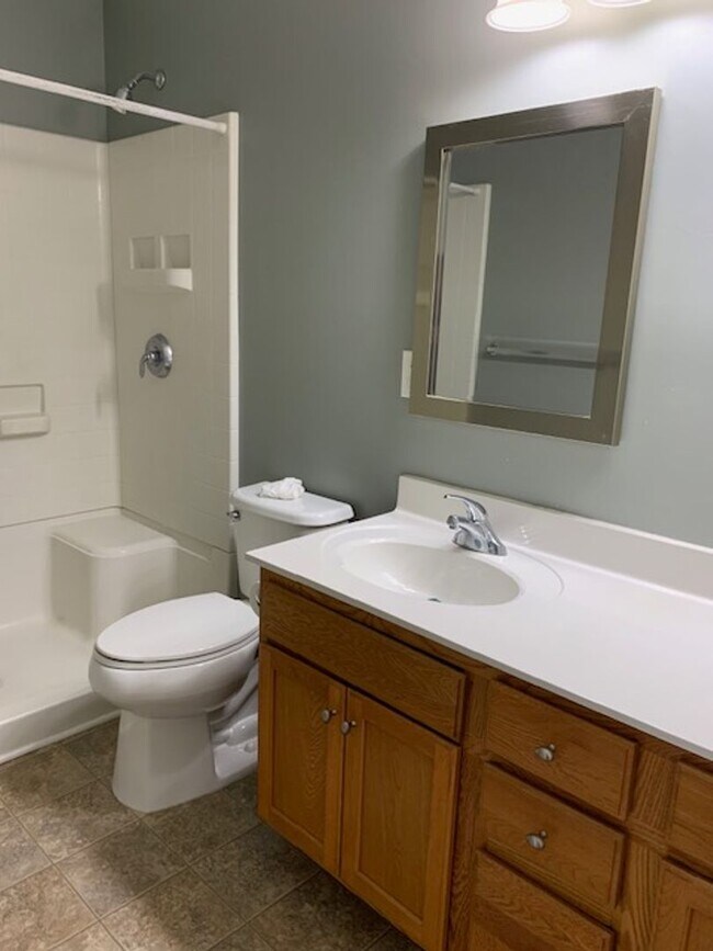 Building Photo - 4 BEDROOM 3 1/2 BATHROOM HOUSE FOR LEASE I...