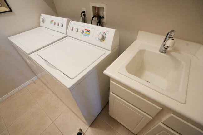 Building Photo - 6 Loch Ness Lake Ct