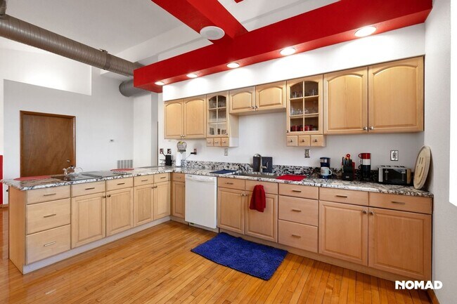 Building Photo - 335 N Superior St