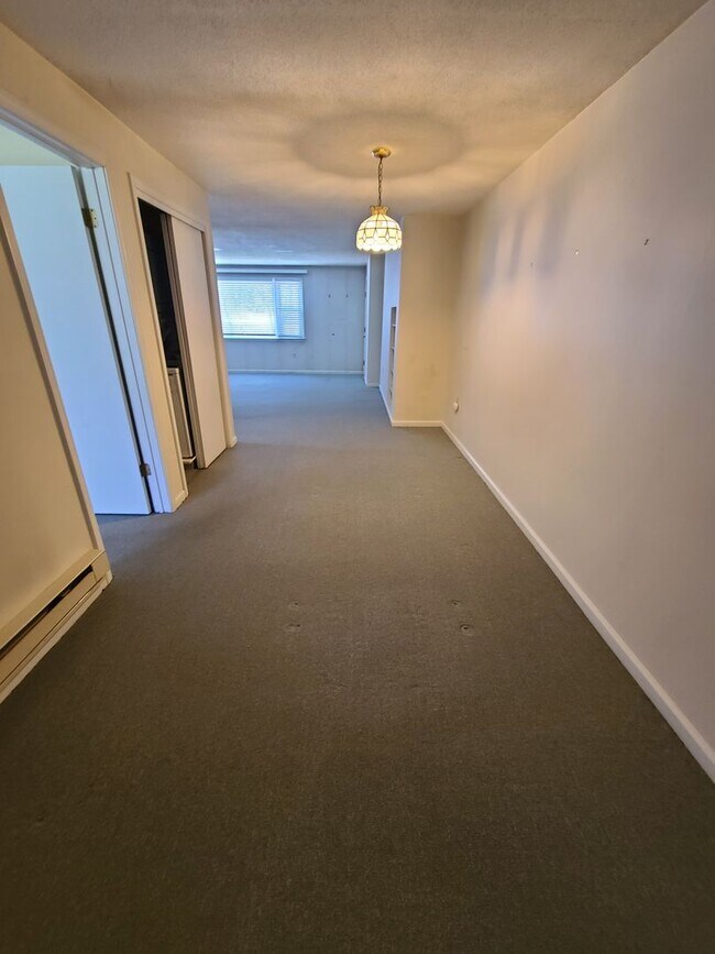 Building Photo - One Bedroom First Floor Condo