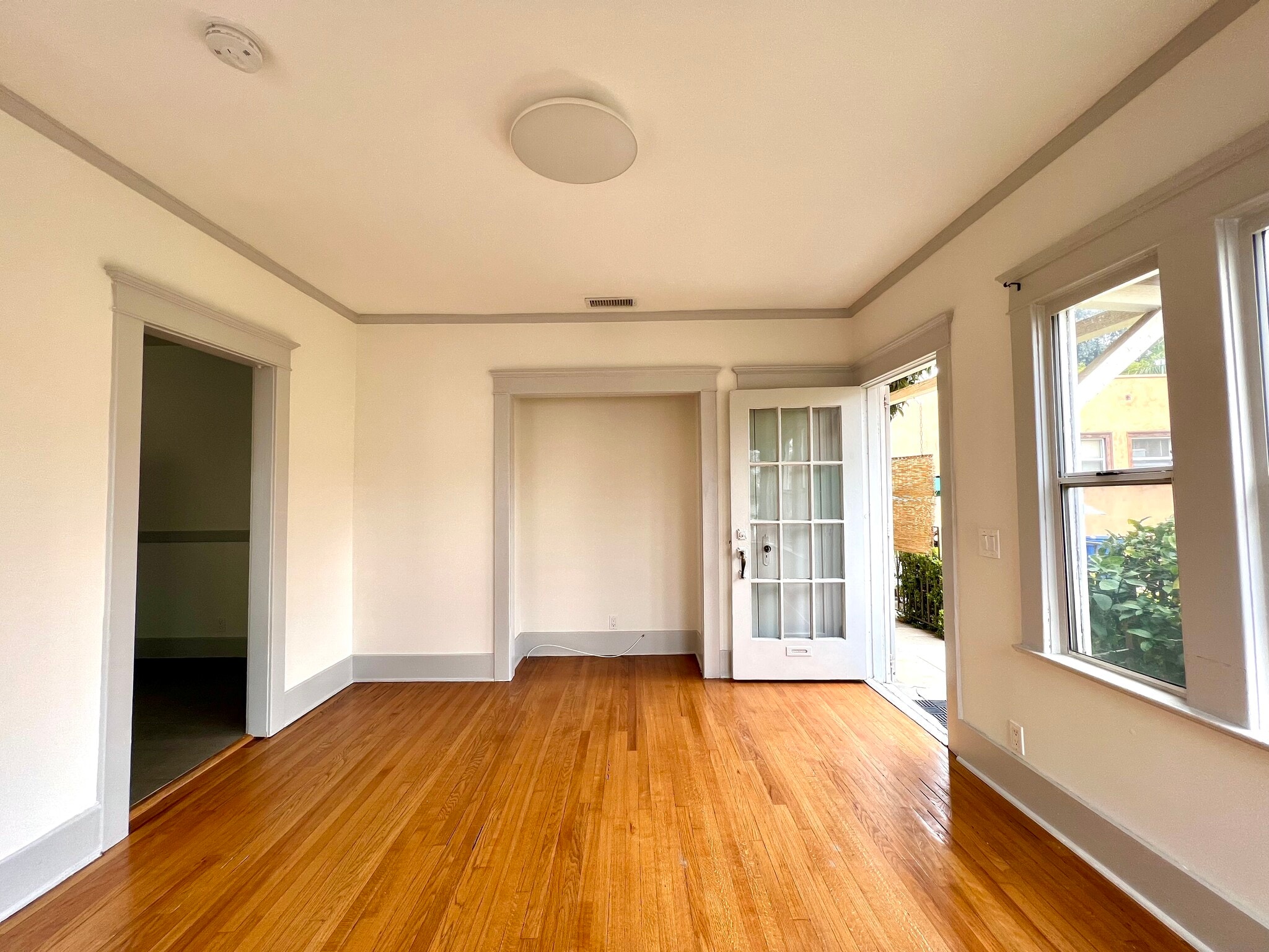 Building Photo - 1343 Portia St