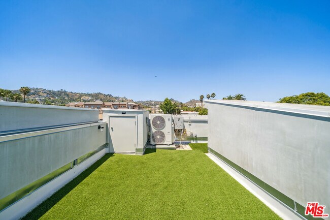 Building Photo - 1223 Hayworth Ave