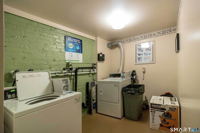 Building Photo - 440 Prospect St