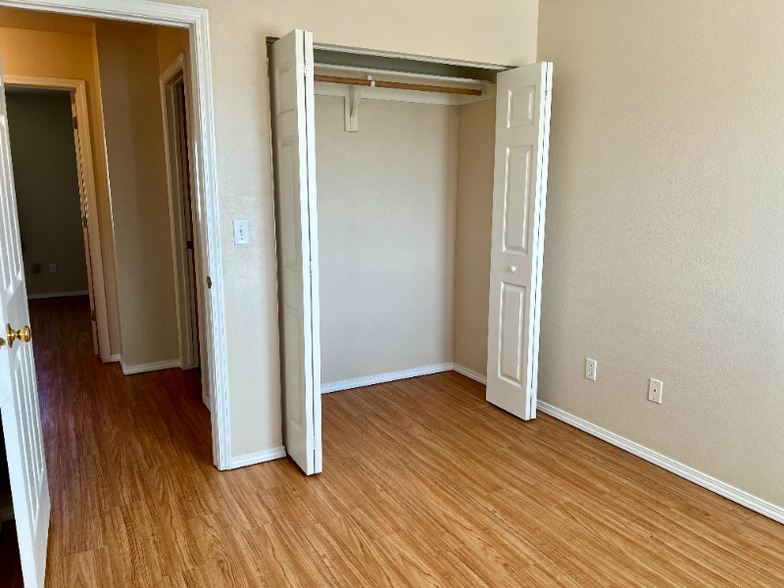 Building Photo - 2515 Lily Dr