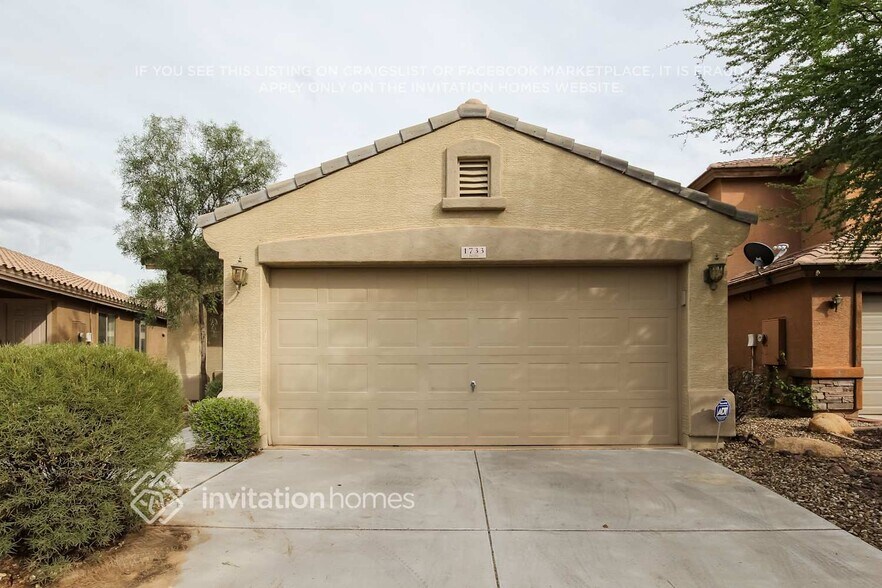 Building Photo - 1733 S 156th Ave