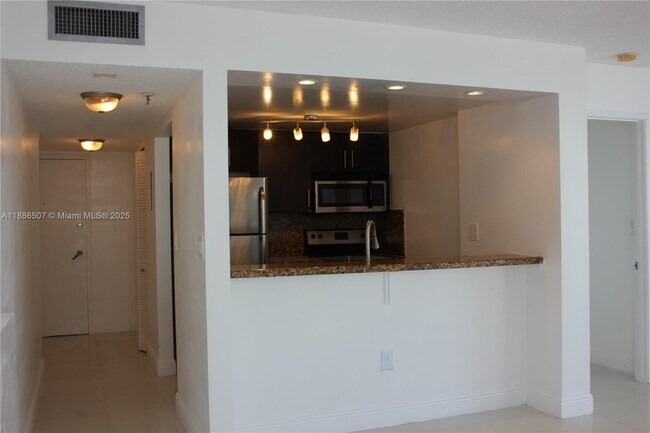 Building Photo - 800 N Miami Ave