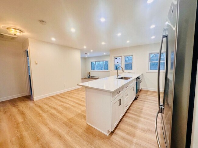 Building Photo - 19 Henning Dr