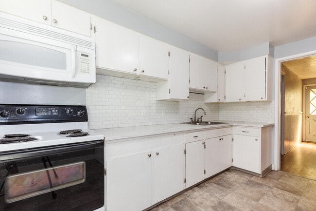 Building Photo - 564 E 700 N