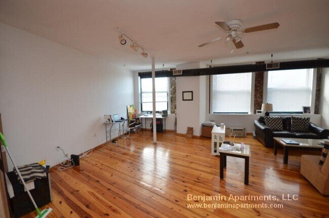 Building Photo - 600 Columbia Rd