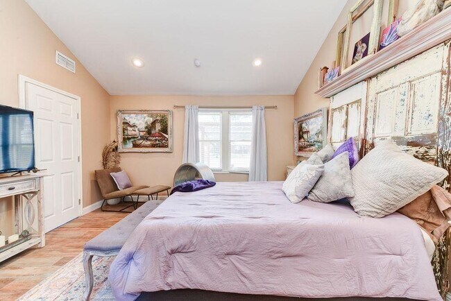 Building Photo - 3318 20th St